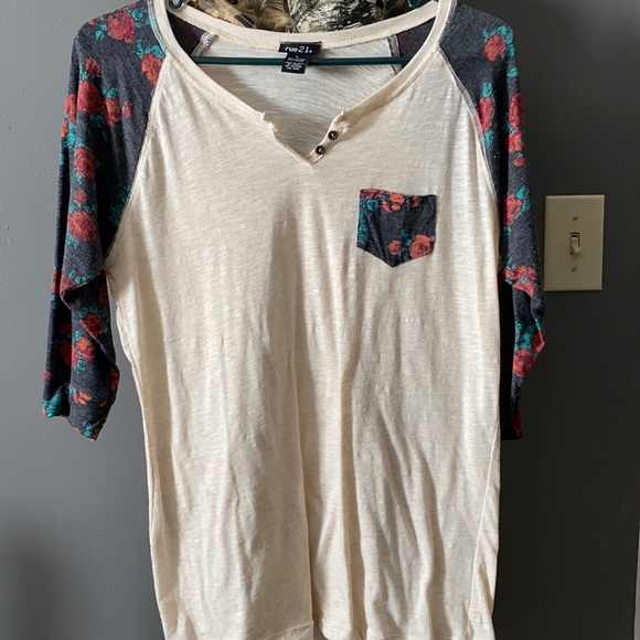 Rue21 Tops - Floral Quarter Sleeve Shirt